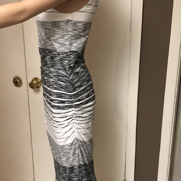 Athleta Dress/ Athleta white black striped Ruched midi dress - Picture 3 of 5